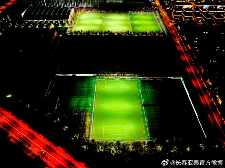 长春市足球青训中心多块灯光球场焕新启用 长春市足球青训中心多块灯光球场焕新启用