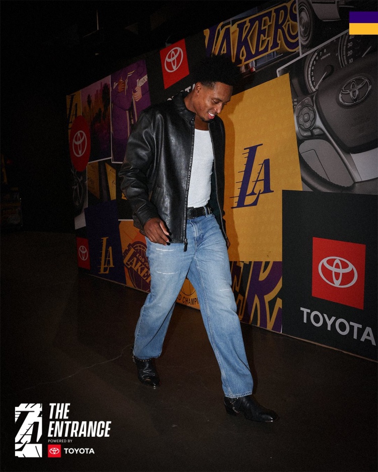 主场迎德比！湖人众将穿搭：077精英感十足 塞克斯顿皮衣牛仔裤